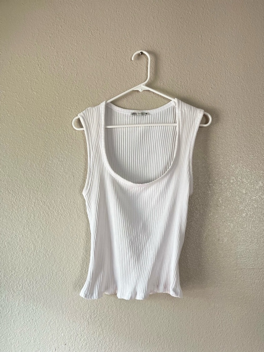 Zara White Ribbed Scoop Tank